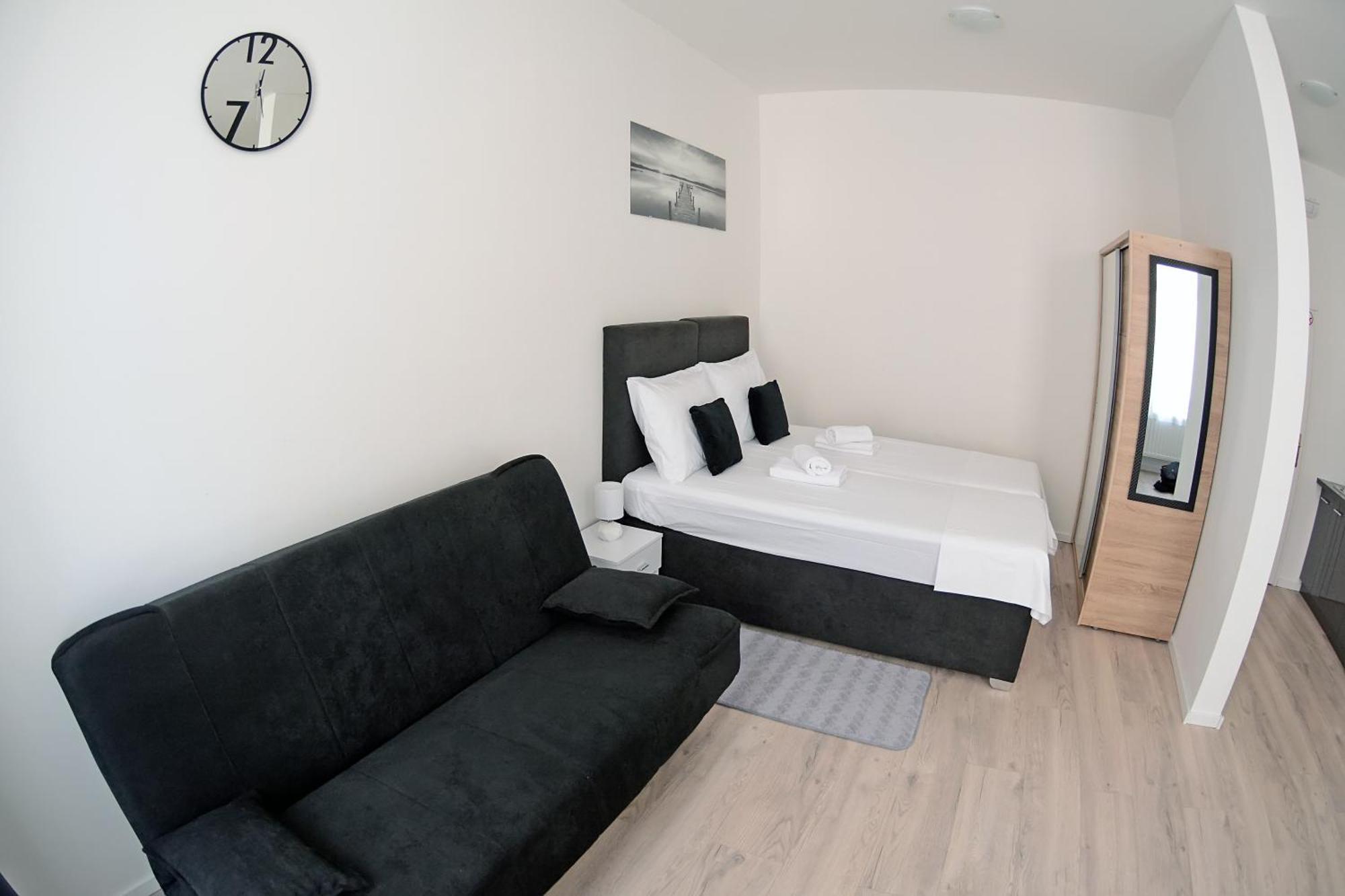 Virtus Apartments And Rooms With Free Private Parking Загреб Стая снимка