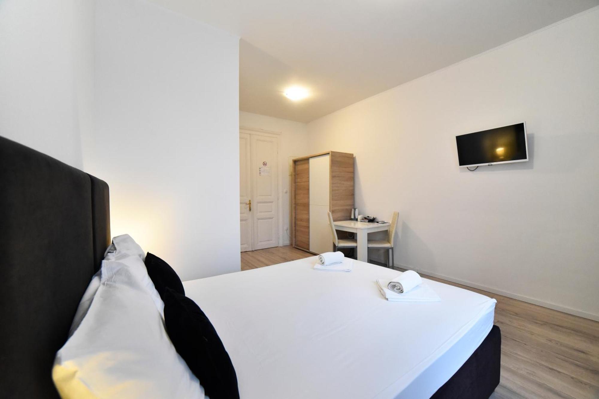Virtus Apartments And Rooms With Free Private Parking Загреб Екстериор снимка